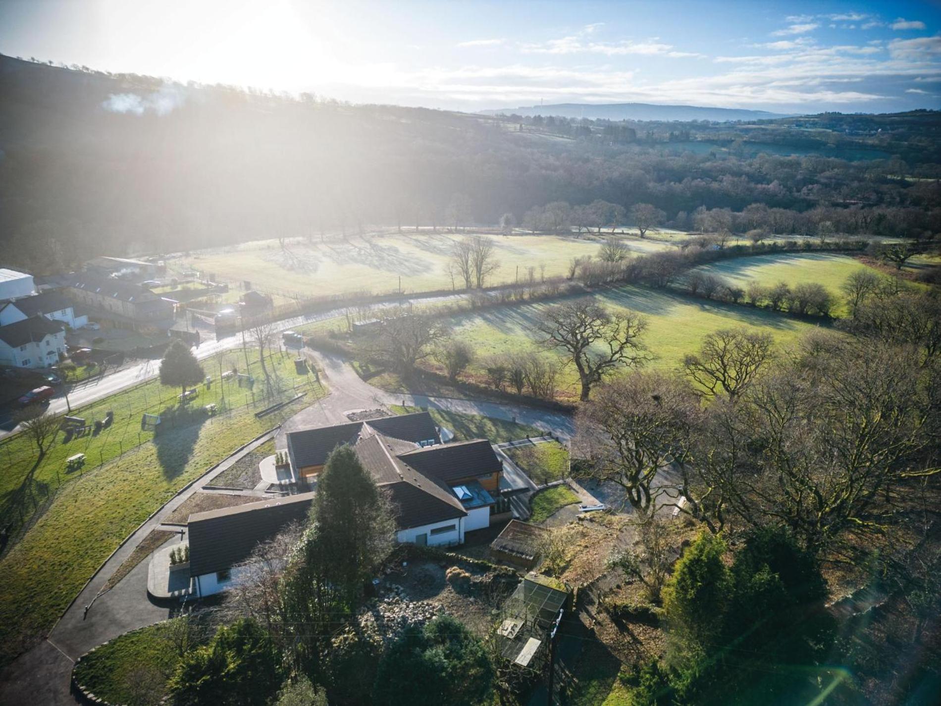 Suite 5 - Sleeping Giant Hotel - Pen Y Cae Inn Brecon Exteriör bild